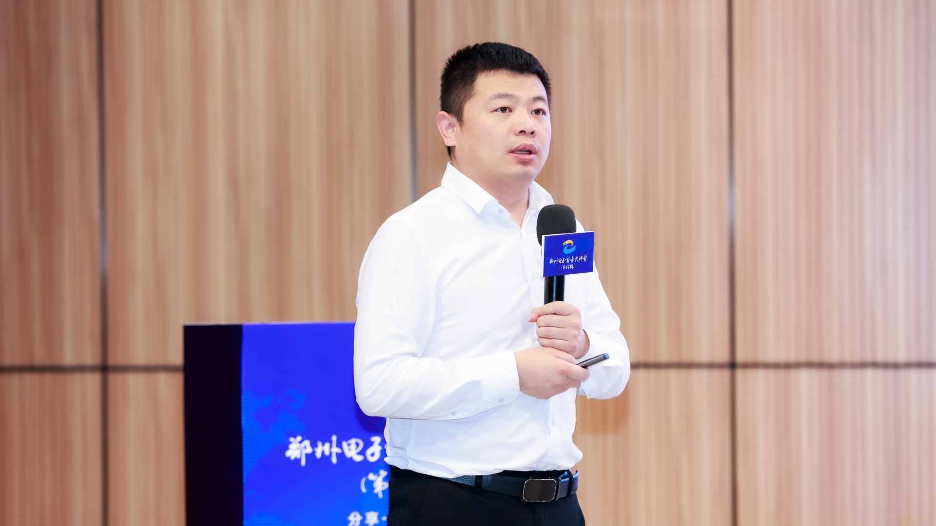 ce023cc3808bd129eac4f2afb9e94ff6